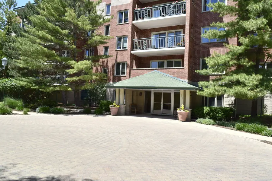 3940 W Bryn Mawr Avenue #402, Chicago, IL 60659 - #3