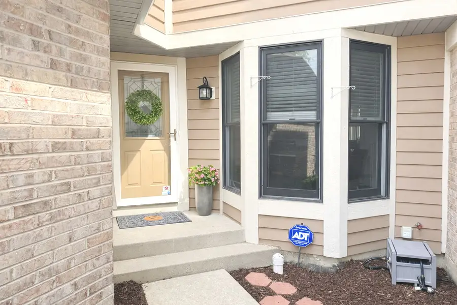 526 Rosebud Dr South Drive, Lombard, IL 60148 - #2