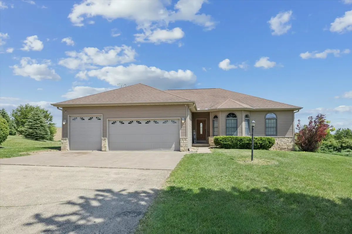 3067 Valley View Court, Clinton, IA 52732 - #1