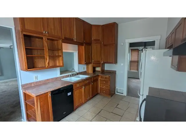 415 Parham Street, Muscatine, IA 52761 - #2