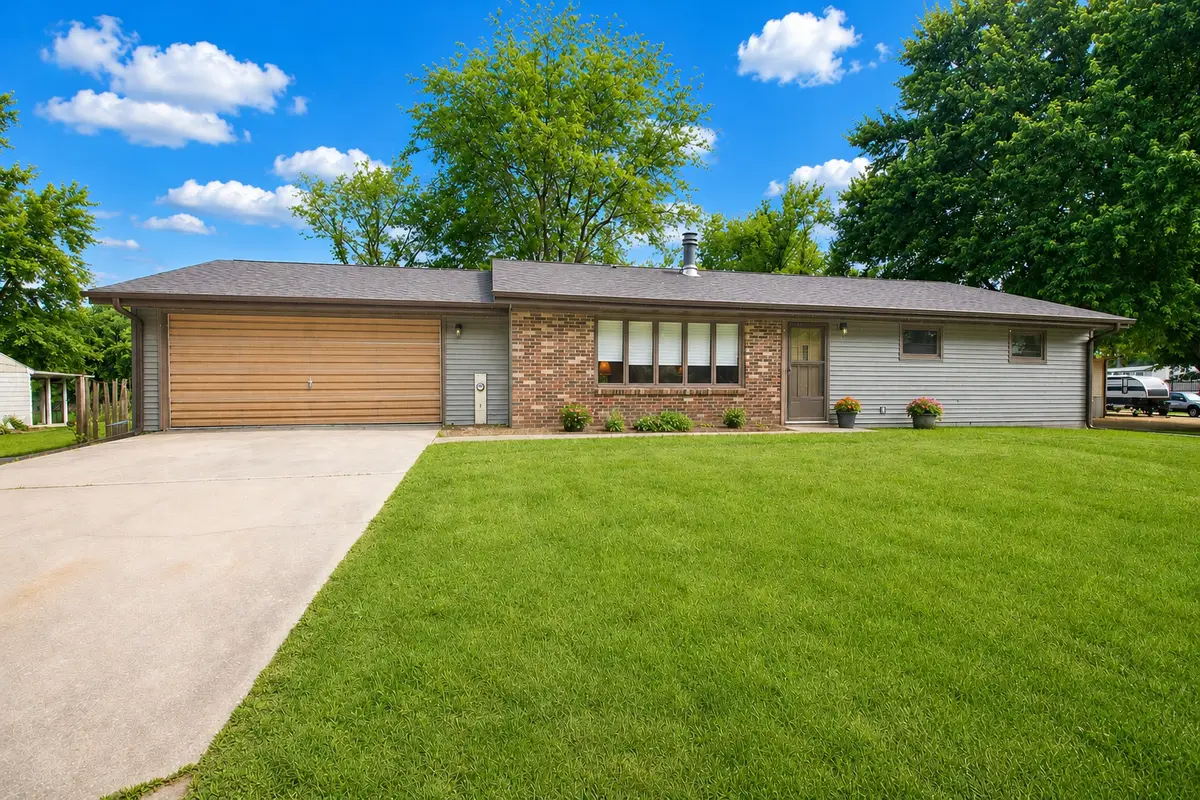 5091 W Murray Drive, Dixon, IL 61021 - #1