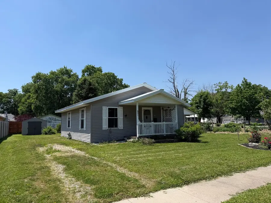 521 N Mcclellan Street, Sullivan, IL 61951 - #3