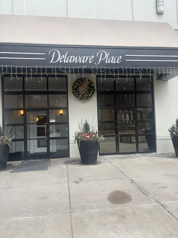 33 W Delaware Place #15D, Chicago, IL 60610