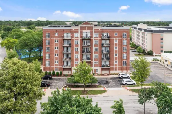 405 S Creekside Drive #604, Palatine, IL 60074