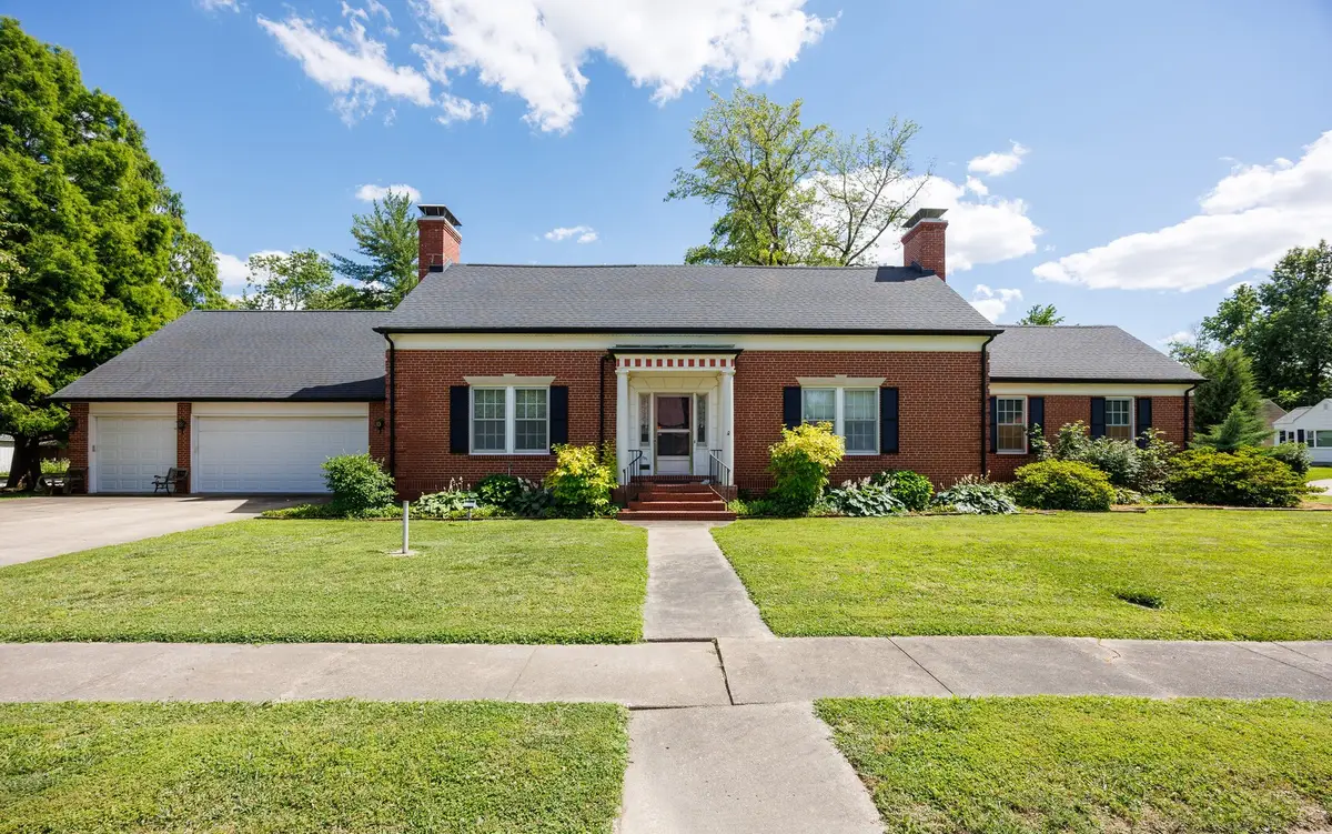 825 W Warmouth Street, Salem, IL 62881 - #1