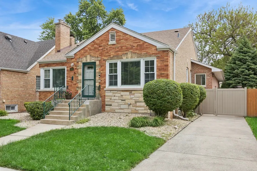 9819 S Millard Avenue, Evergreen Park, IL 60805 - #2
