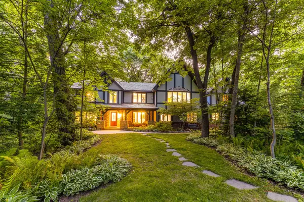 28588 N Tanglewood Court, Libertyville, IL 60048