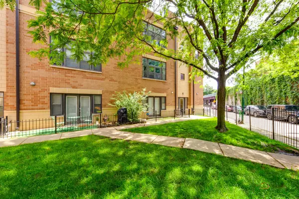 Address Withheld By Seller, Chicago, IL 60647