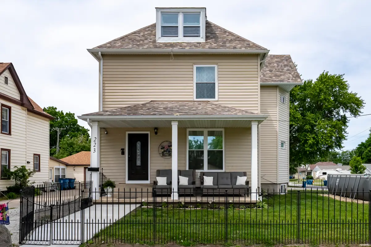 223 E Michigan Avenue, Pontiac, IL 61764 - #1