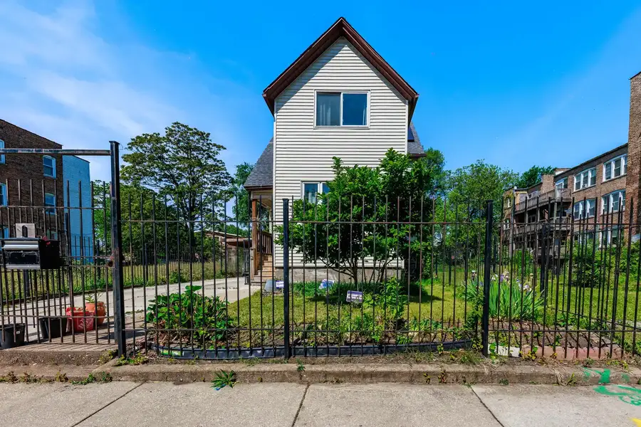 7412 S Phillips Avenue, Chicago, IL 60649 - #2