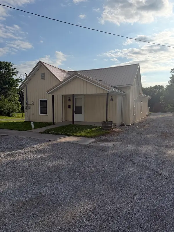 300 N Virginia Street, Mcleansboro, IL 62859