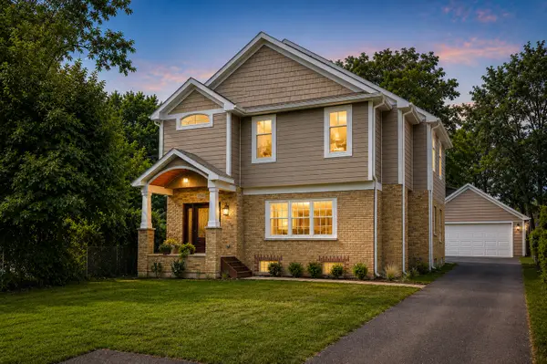 130 W Ellis Avenue, Libertyville, IL 60048