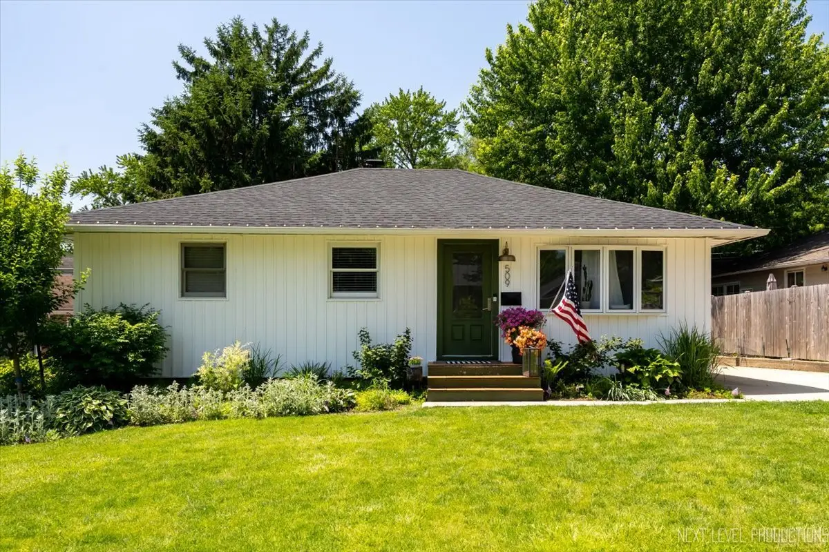 509 S 10th Avenue, Saint Charles, IL 60174 - #1