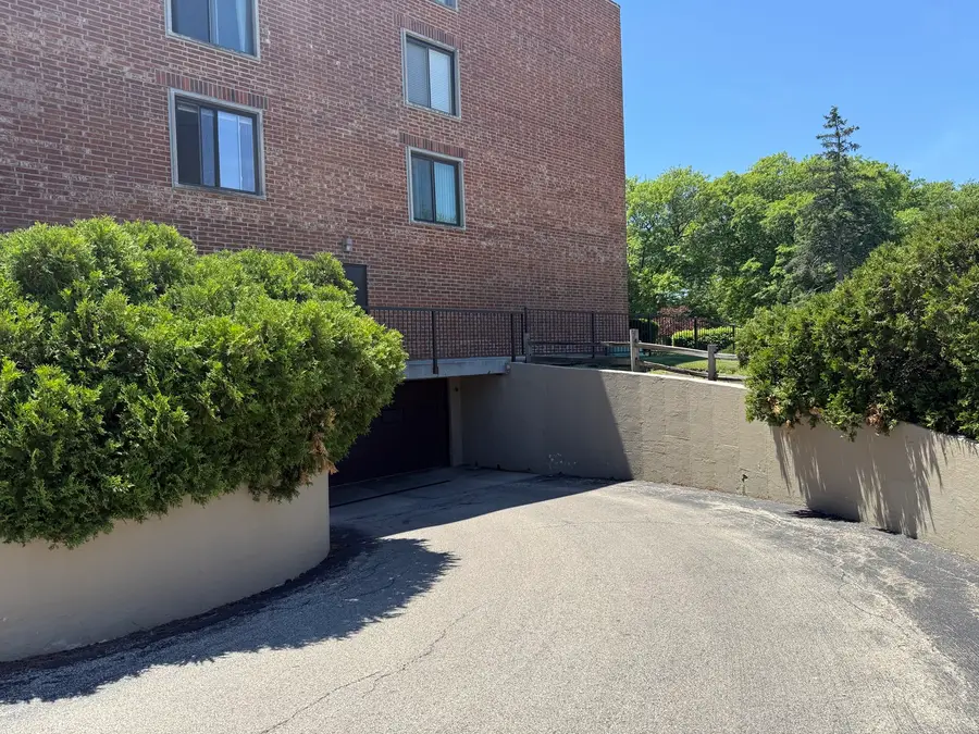 1405 E Central Road #411B, Arlington Heights, IL 60005 - #3
