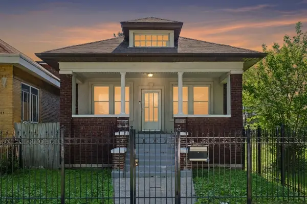 7545 S Ridgeland Avenue, Chicago, IL 60649