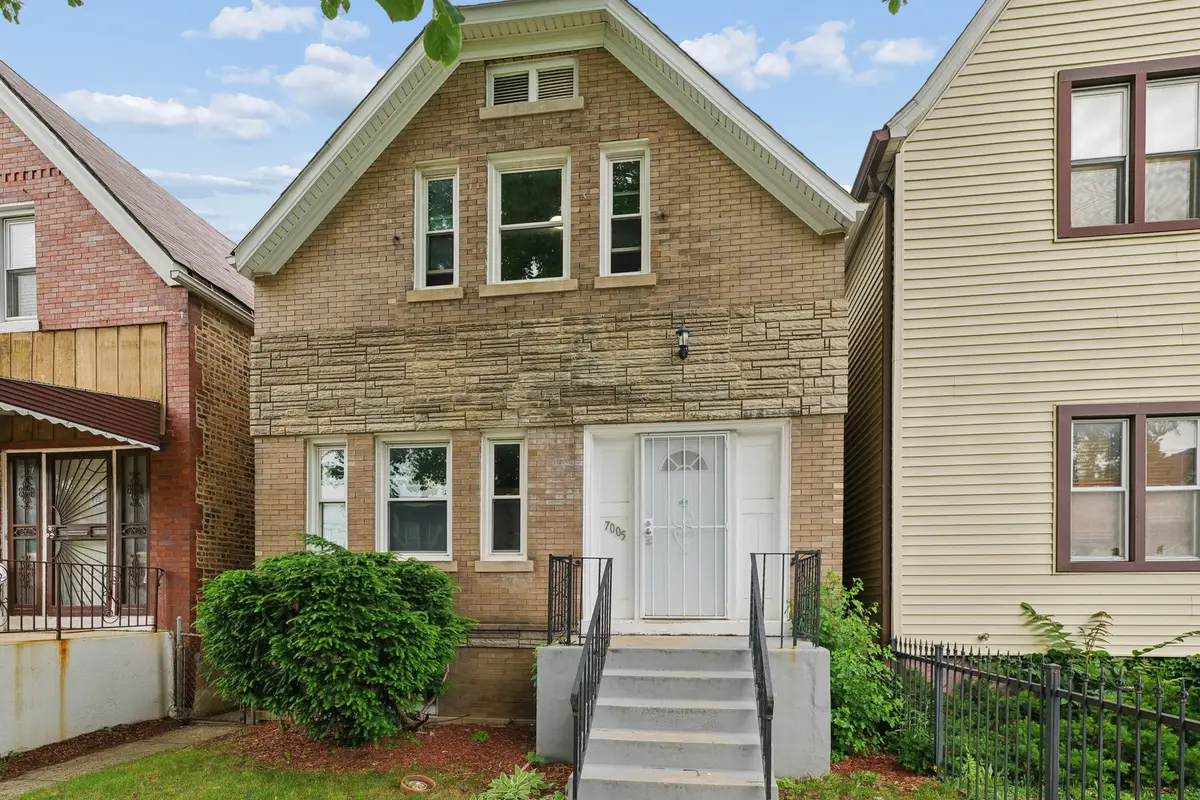 7005 S Eberhart Avenue, Chicago, IL 60637 - #1