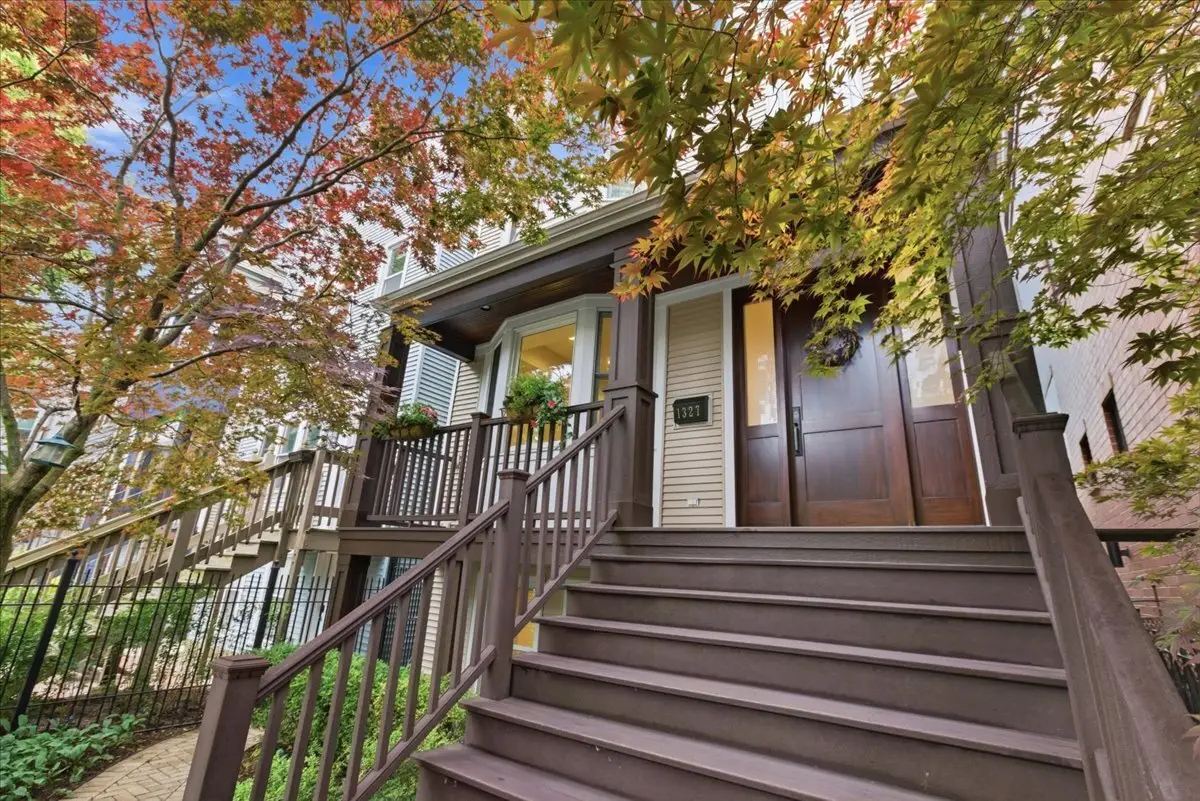 1327 W Barry Street, Chicago, IL 60657 - #1