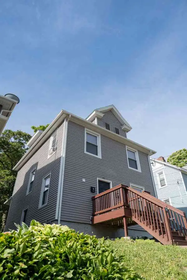 411 E 8th Street, Davenport, IA 52803
