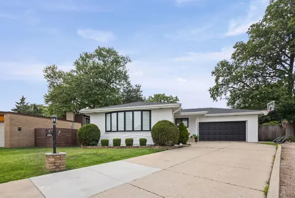 6913 N Concord Lane, Niles, IL 60714