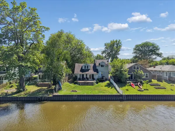 42515 N Forest Lane, Antioch, IL 60002
