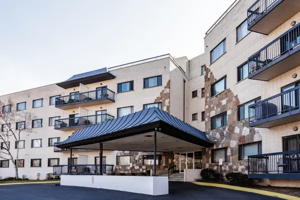 6700 S Brainard Avenue #411, Countryside, IL 60525