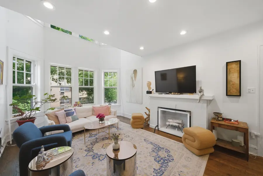 2948 N Pine Grove Avenue #2, Chicago, IL 60657 - #3