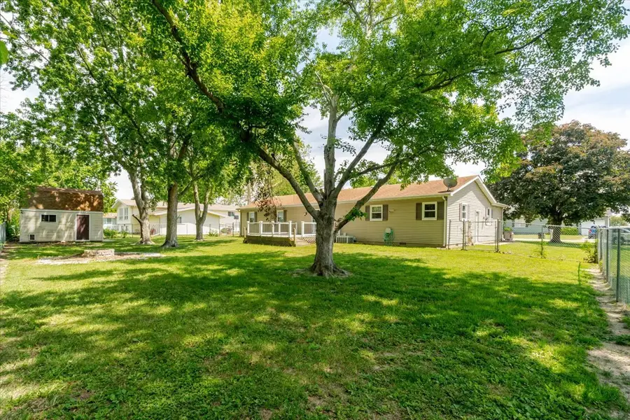 611 E Water Street, Farmer City, IL 61842 - #2