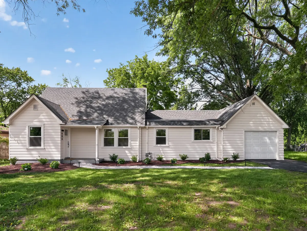 906 E Babcock Avenue, Addison, IL 60101 - #1