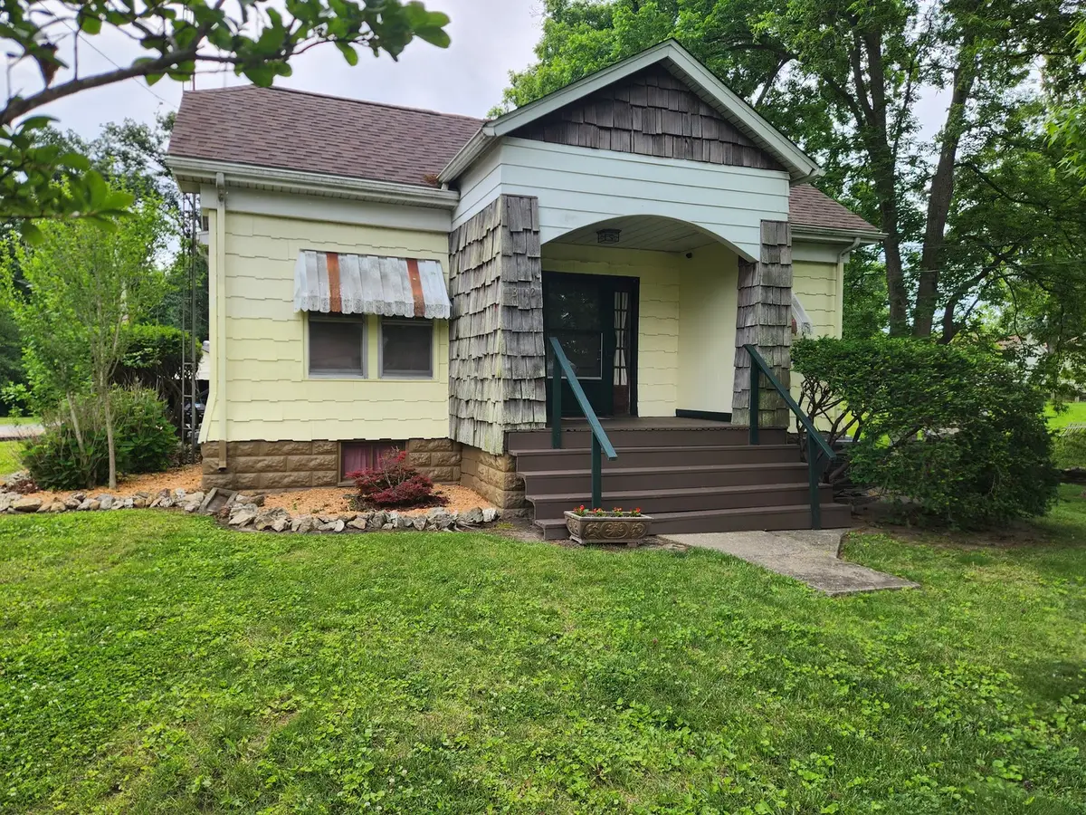 312 N Beaucoup Street, Pinckneyville, IL 62274 - #1