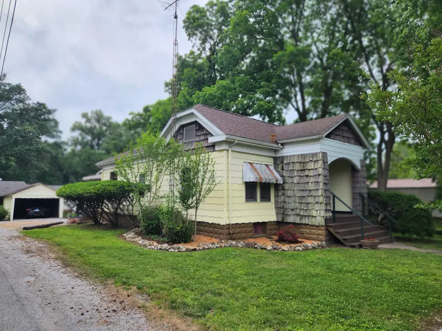 312 N Beaucoup Street, Pinckneyville, IL 62274 - #2