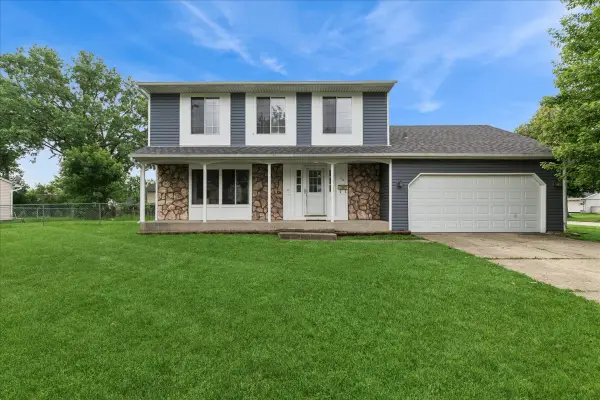 715 Newport N, Roselle, IL 60172
