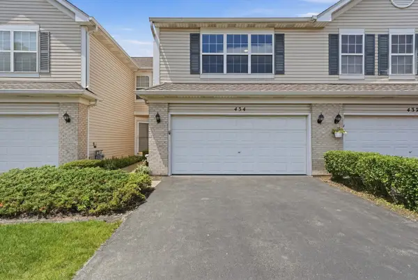 434 Windham Cove Drive, Crystal Lake, IL 60014