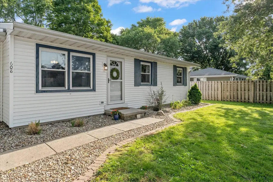 608 W Linden Street, Tolono, IL 61880 - #2