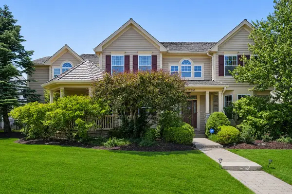1534 Constitution Drive, Glenview, IL 60026