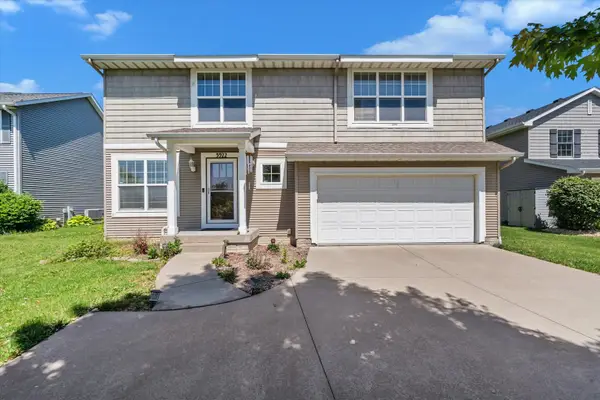 5922 Valley Drive, Bettendorf, IA 52722