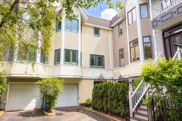3320 N Racine Avenue, Chicago, IL 60657