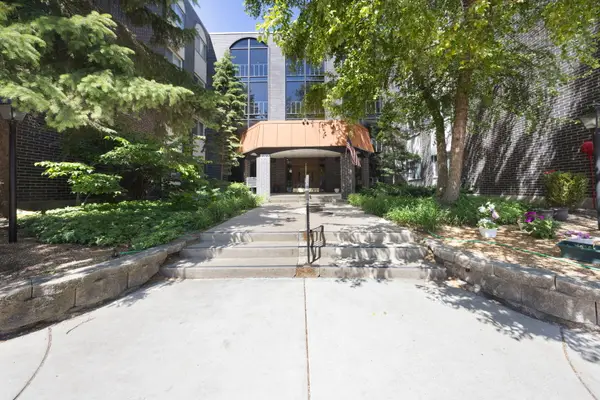 9530 Lamon Avenue #401, Skokie, IL 60077