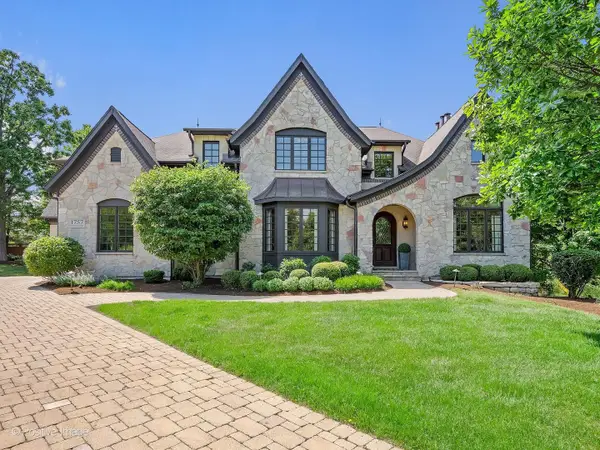 1757 Banchory Court, Downers Grove, IL 60515