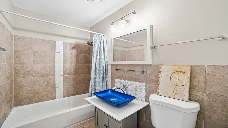 2411 W Balmoral Avenue #3B, Chicago, IL 60625 - #3