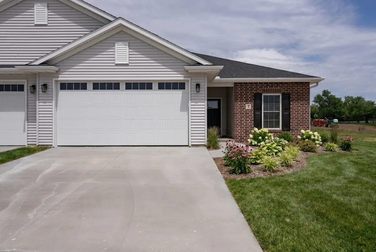34 Frank Court, Le Claire, IA 52753 - #1
