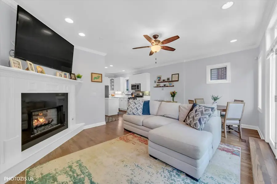 1717 W Nelson Street #2, Chicago, IL 60657 - #2