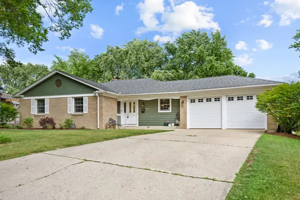 810 N Allen Avenue, McHenry, IL 60050