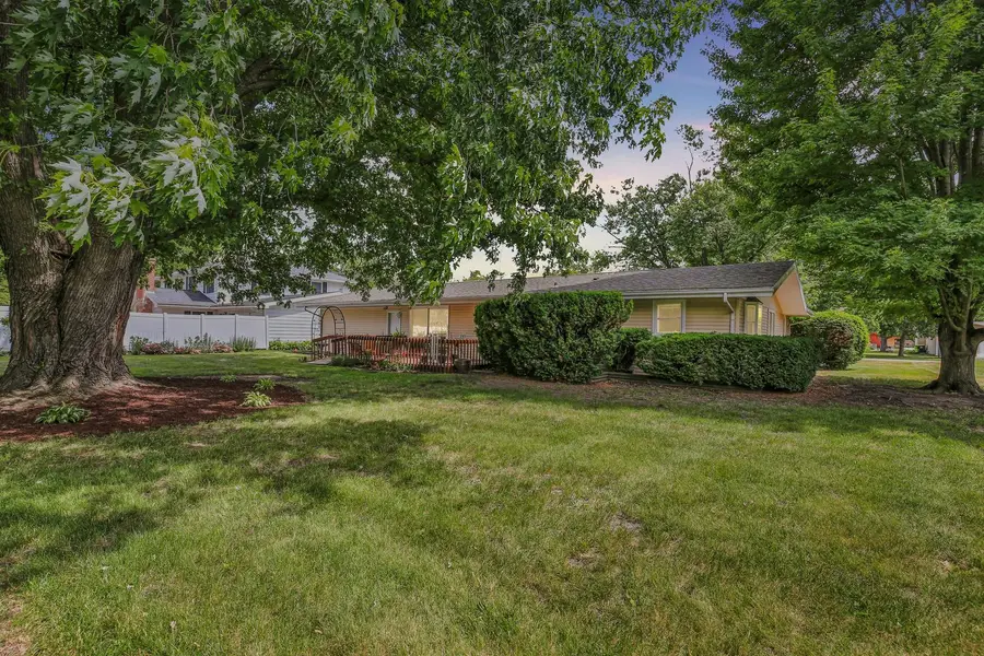 106 W Willow Street, Fairbury, IL 61739 - #2