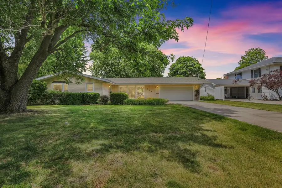 106 W Willow Street, Fairbury, IL 61739 - #3