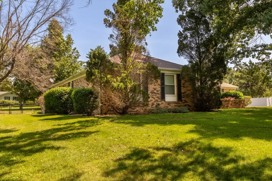 105 Woodlake Lane, Eldorado, IL 62930 - #2