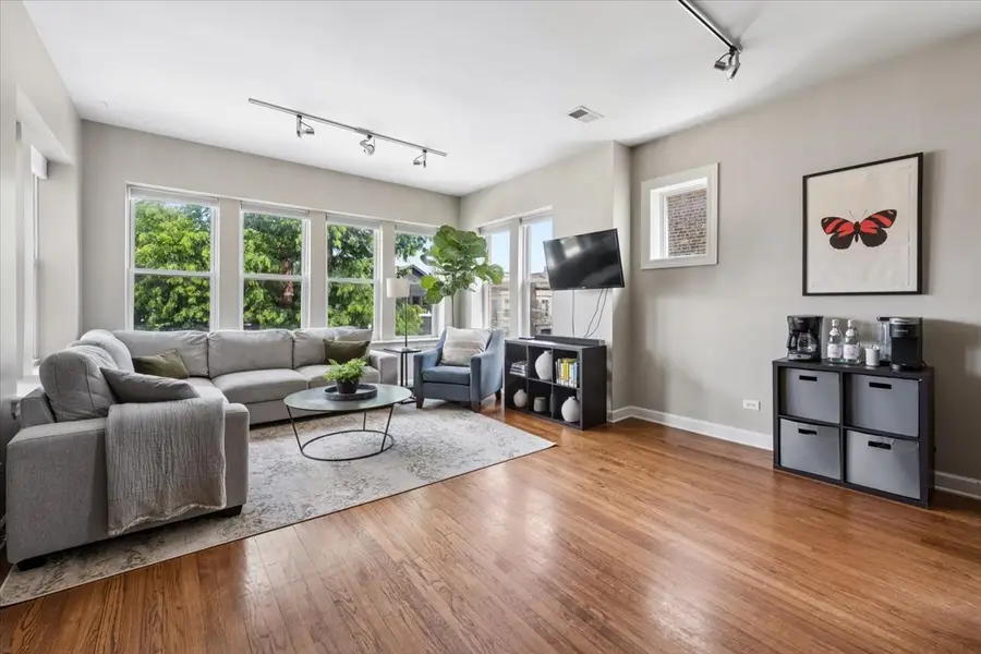 2114 N Spaulding Avenue #2, Chicago, IL 60647 - #3