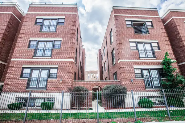 543 E 43rd Street #2E, Chicago, IL 60653