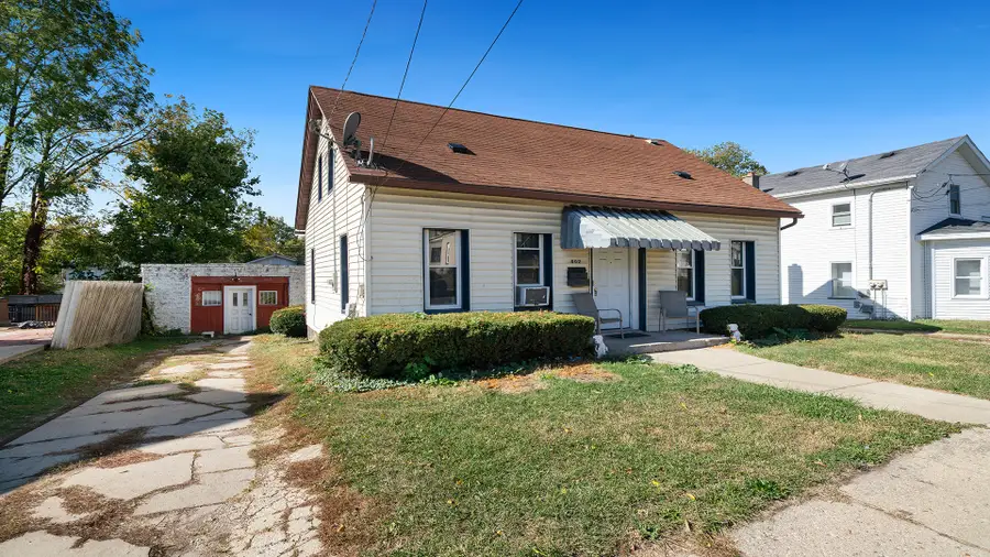 402 S Walnut Avenue, Freeport, IL 61032 - #3