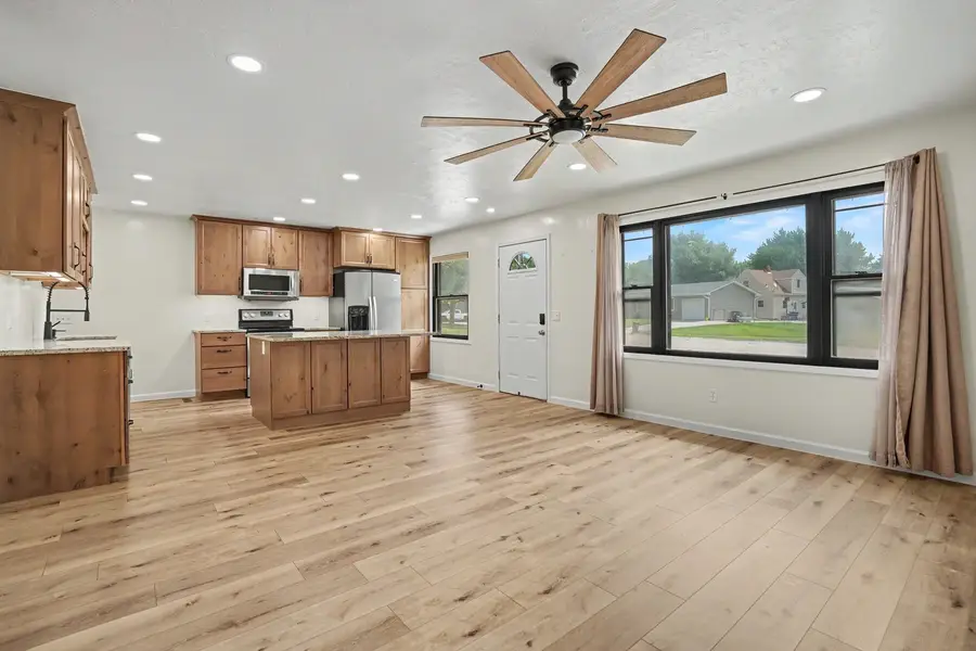 4646 Madison Court, Davenport, IA 52806 - #3