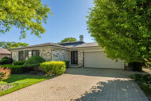 72 Marina Drive, Des Plaines, IL 60016